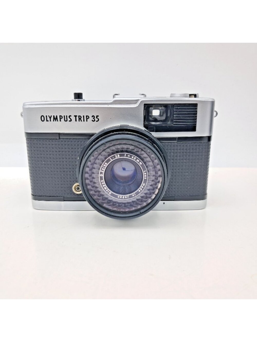 Olympus Trip 35 35mm Film Camera Zuiko 40mm f2.8 Lens Silver Black Vintage Japan